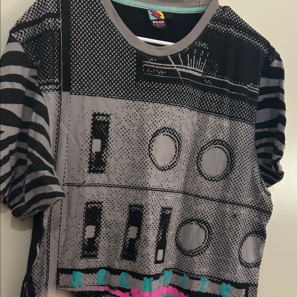 Graphic Tee in Black and Gray